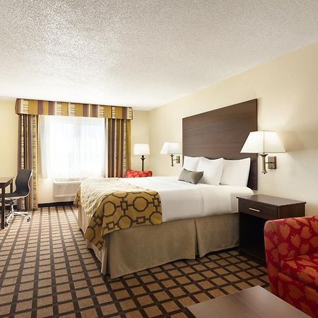 Hotel Baymont By Wyndham Salina Extérieur photo