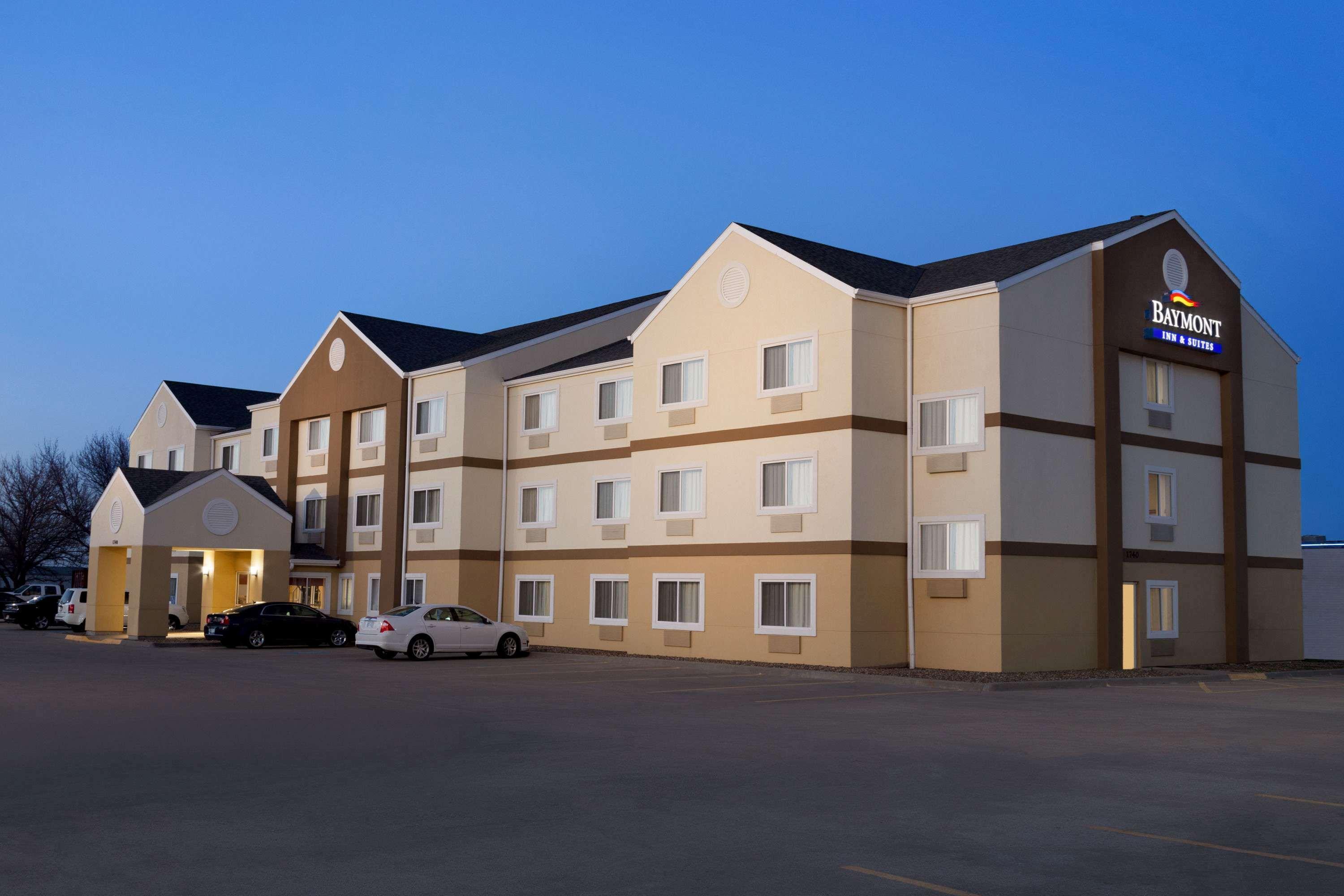 Hotel Baymont By Wyndham Salina Extérieur photo