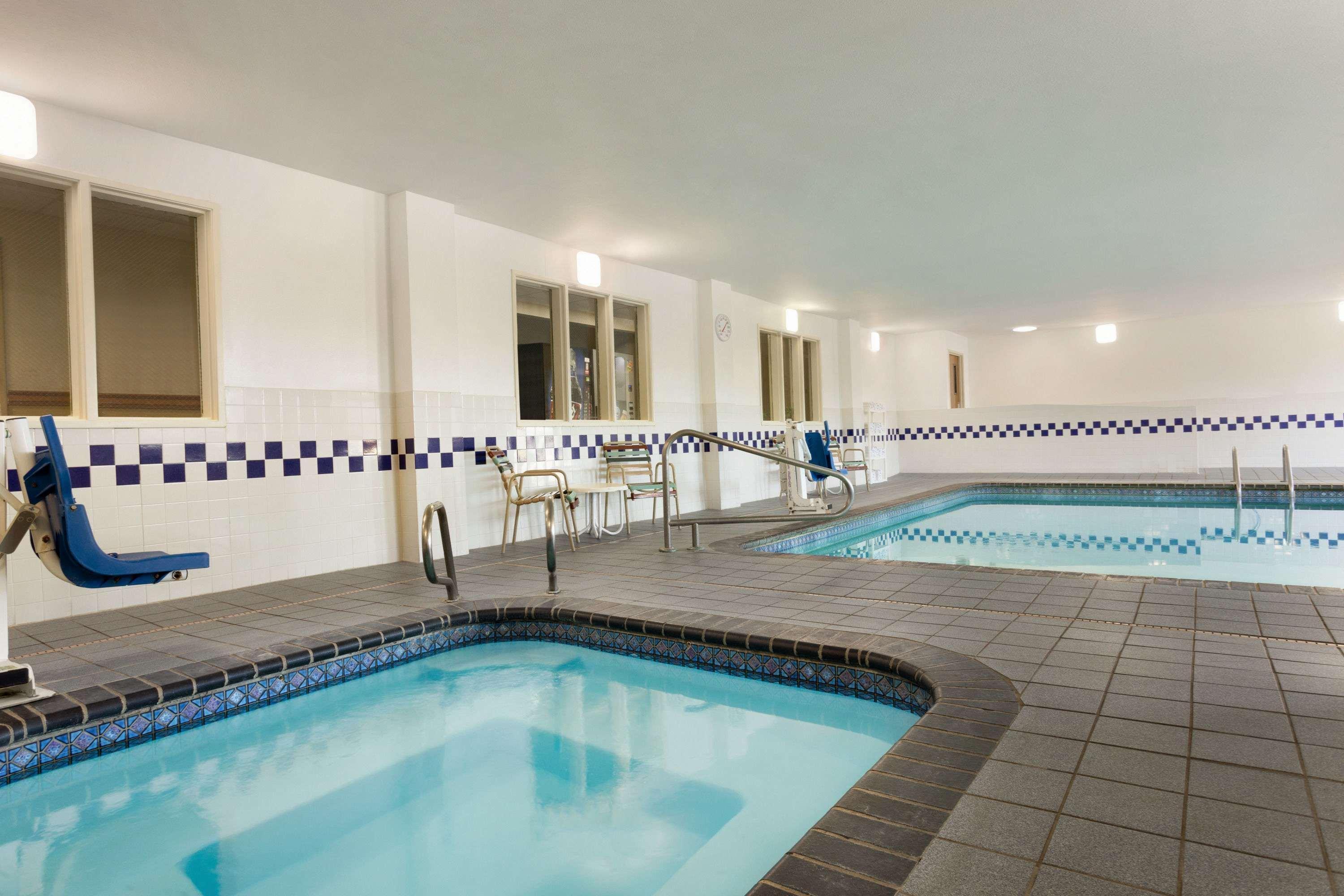Hotel Baymont By Wyndham Salina Extérieur photo