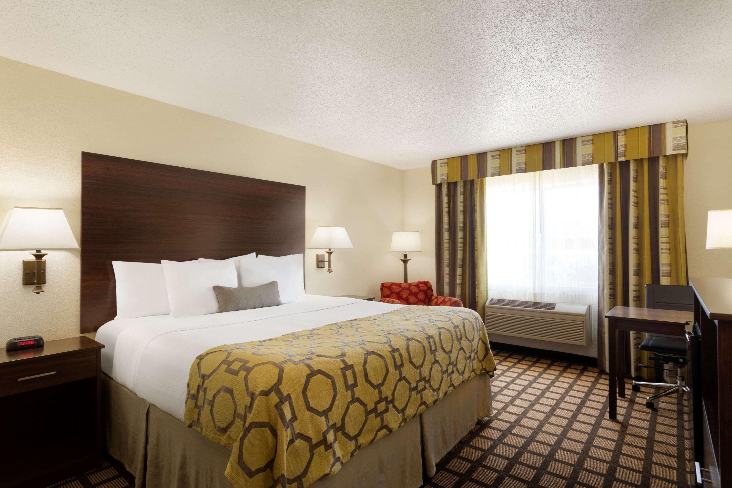 Hotel Baymont By Wyndham Salina Extérieur photo