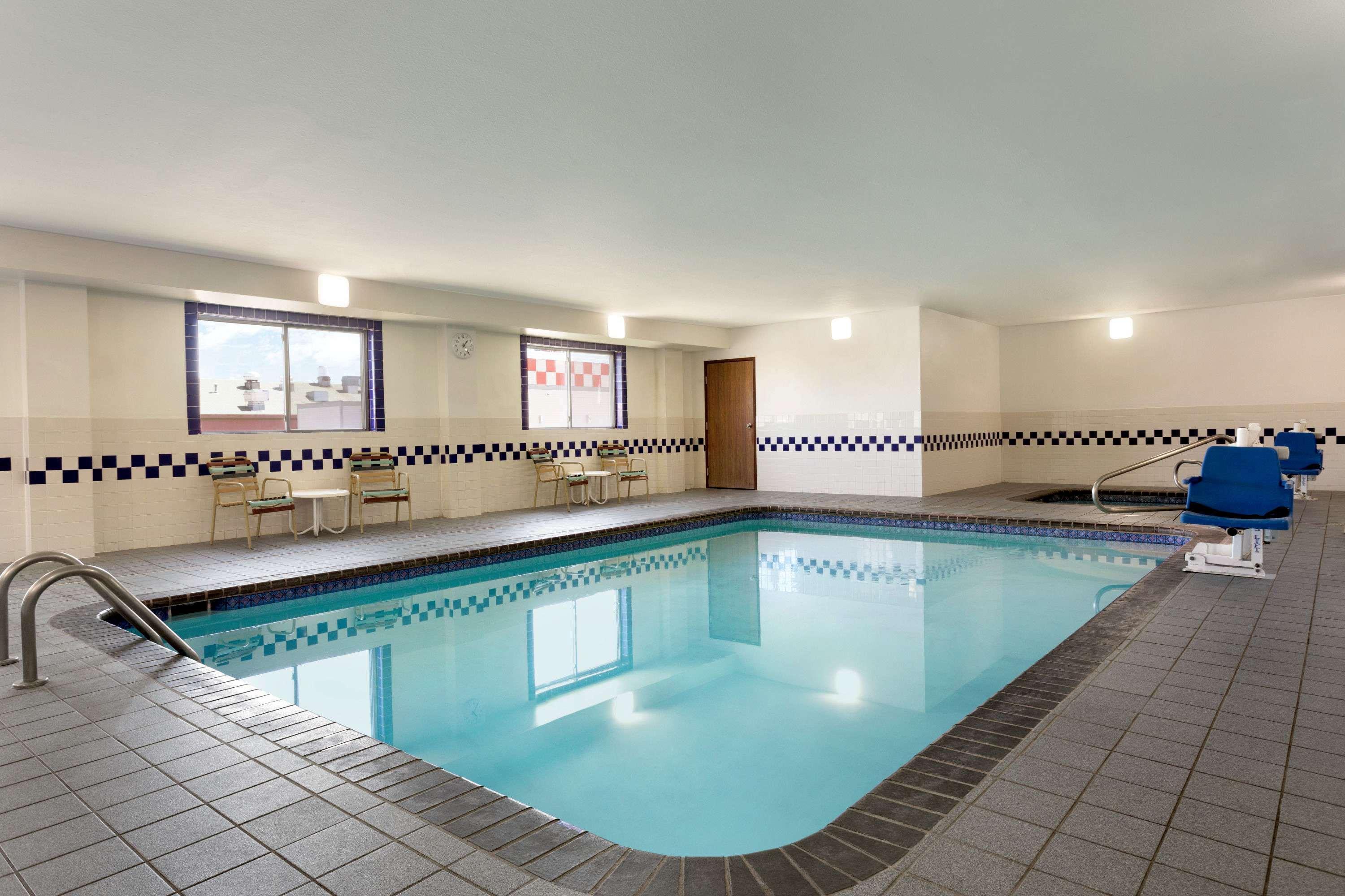 Hotel Baymont By Wyndham Salina Extérieur photo