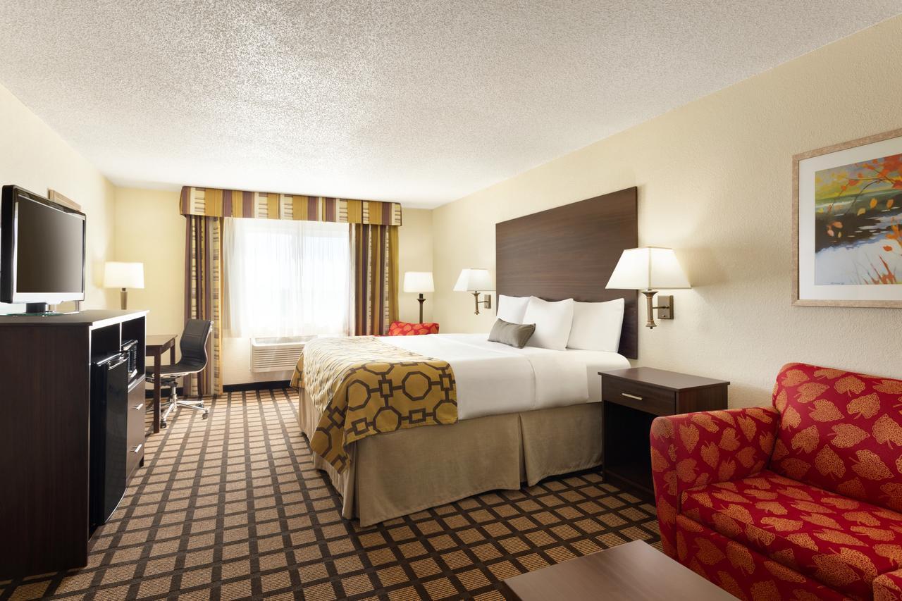 Hotel Baymont By Wyndham Salina Extérieur photo