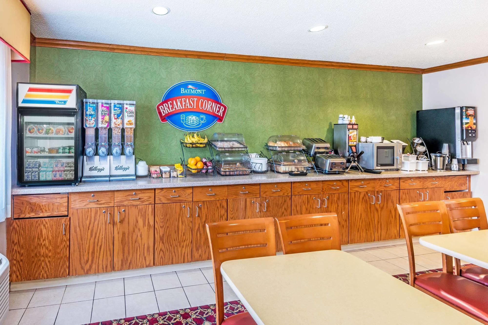 Hotel Baymont By Wyndham Salina Extérieur photo