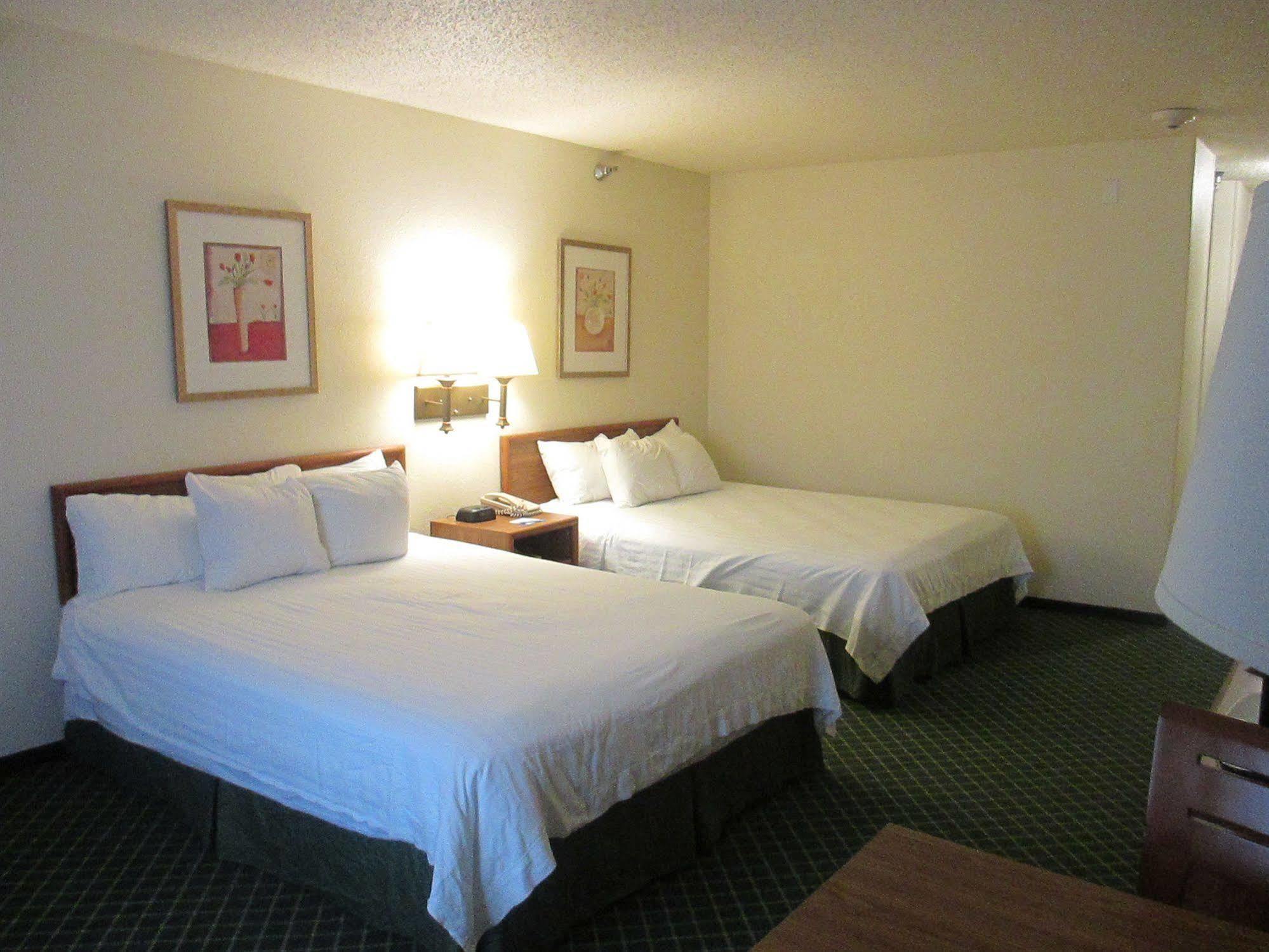 Hotel Baymont By Wyndham Salina Extérieur photo