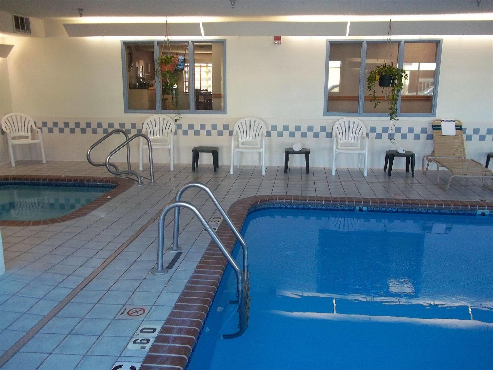Hotel Baymont By Wyndham Salina Extérieur photo