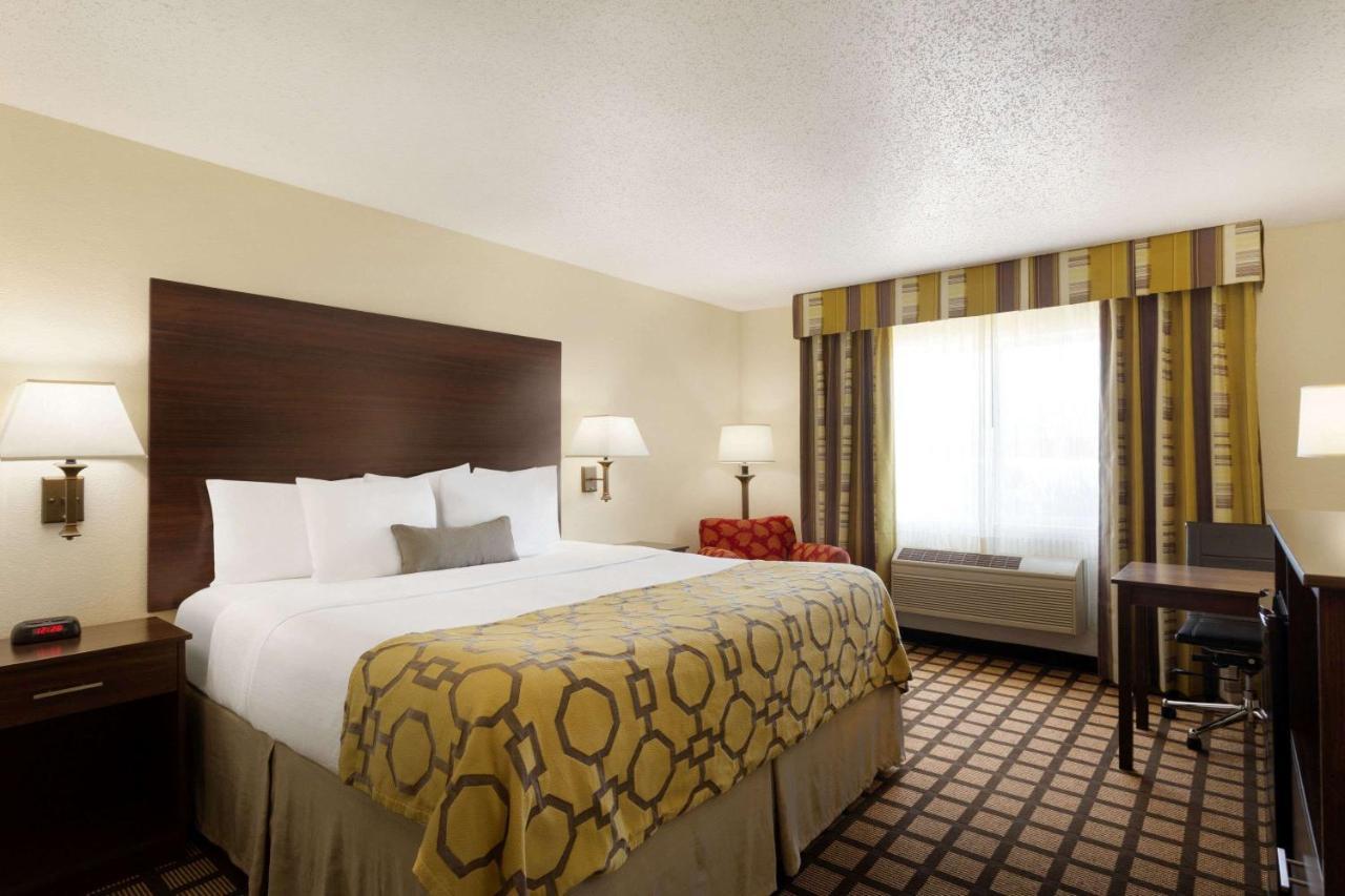Hotel Baymont By Wyndham Salina Extérieur photo